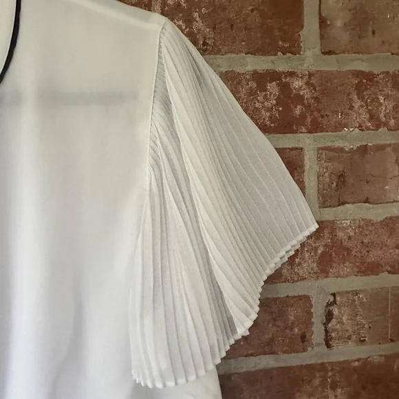 Karl Lagerfield white top with black piping - Picture 5 of 7